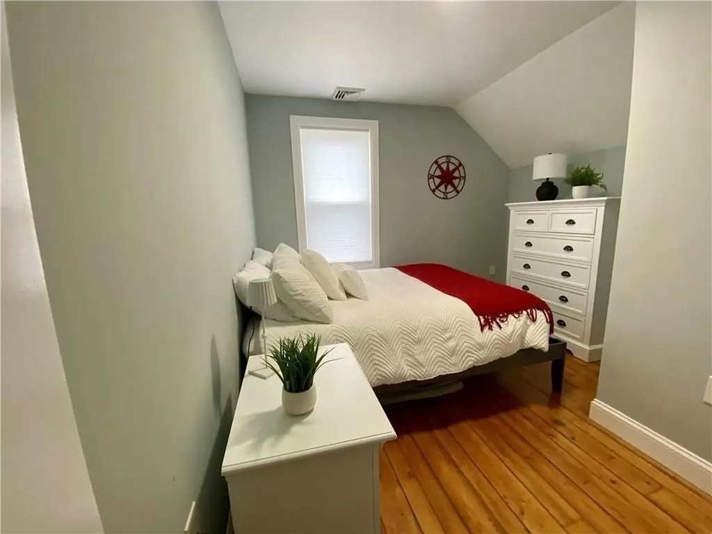 18 Hall Avenue Newport RI 02840