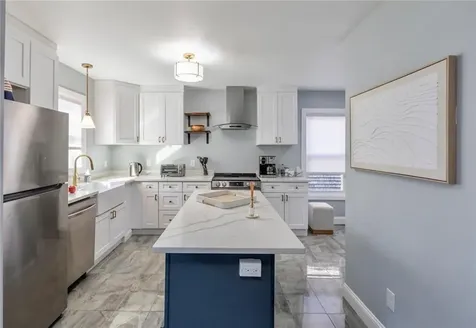 18 Hall Avenue Newport RI 02840
