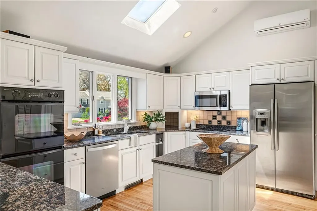 8 Harbour Road Barrington RI 02806