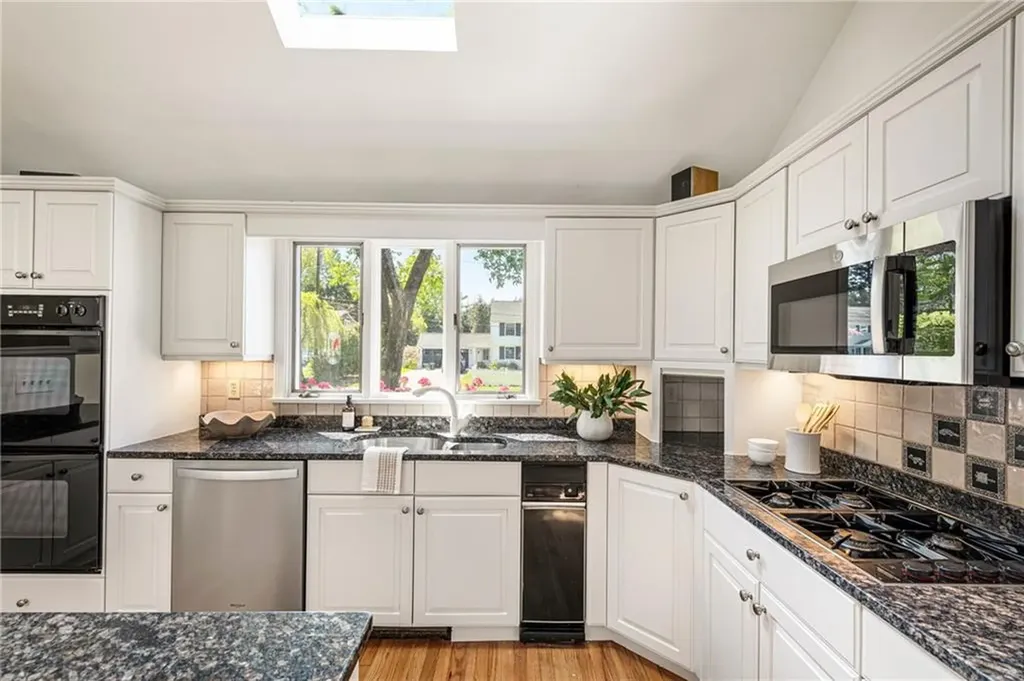 8 Harbour Road Barrington RI 02806