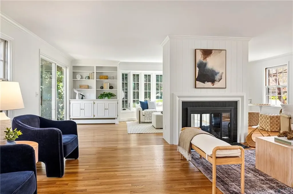 8 Harbour Road Barrington RI 02806