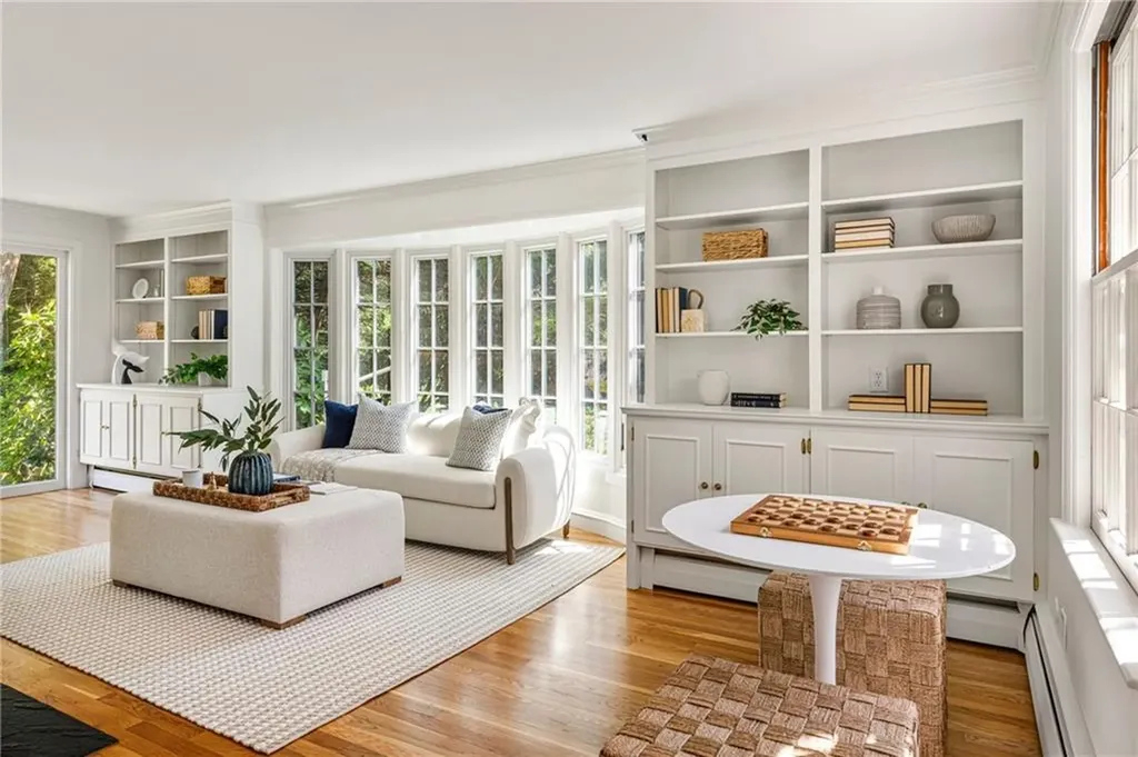8 Harbour Road Barrington RI 02806