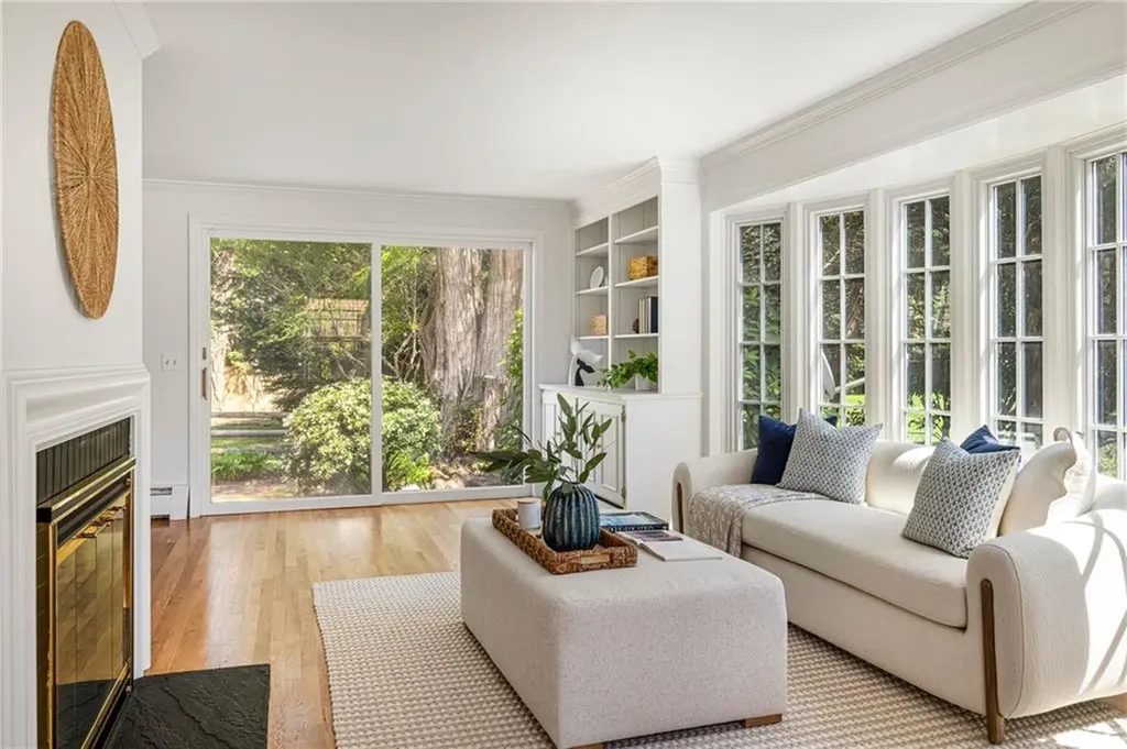 8 Harbour Road Barrington RI 02806
