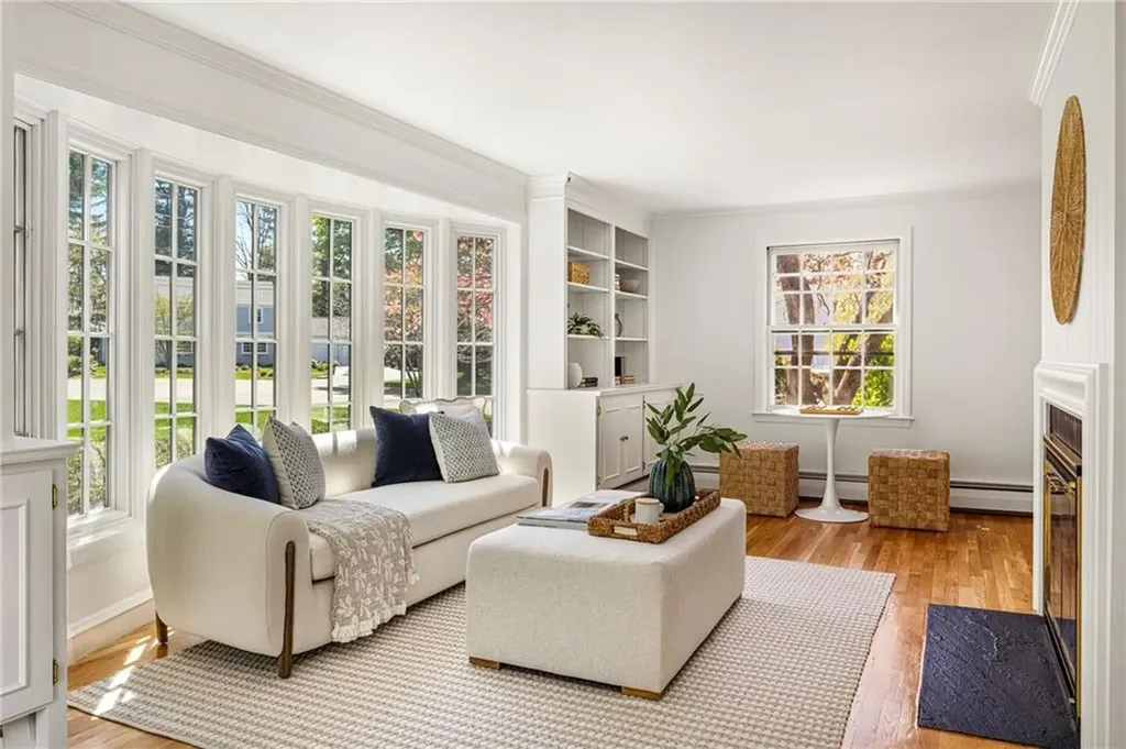 8 Harbour Road Barrington RI 02806