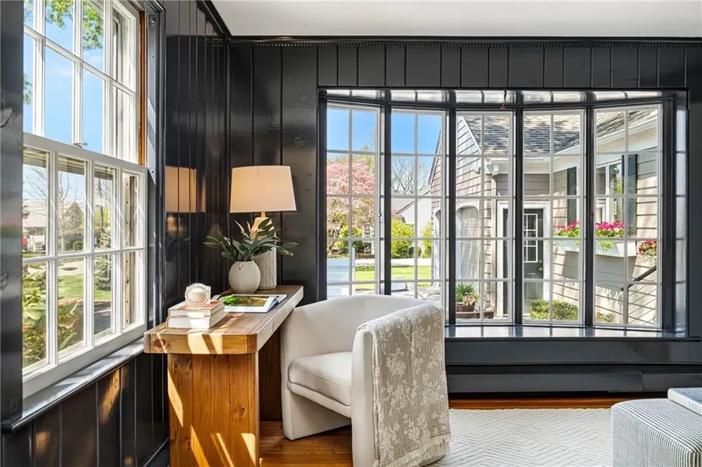 8 Harbour Road Barrington RI 02806