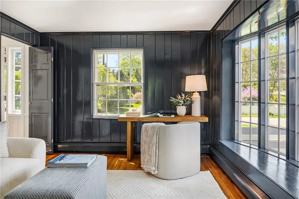 8 Harbour Road Barrington RI 02806