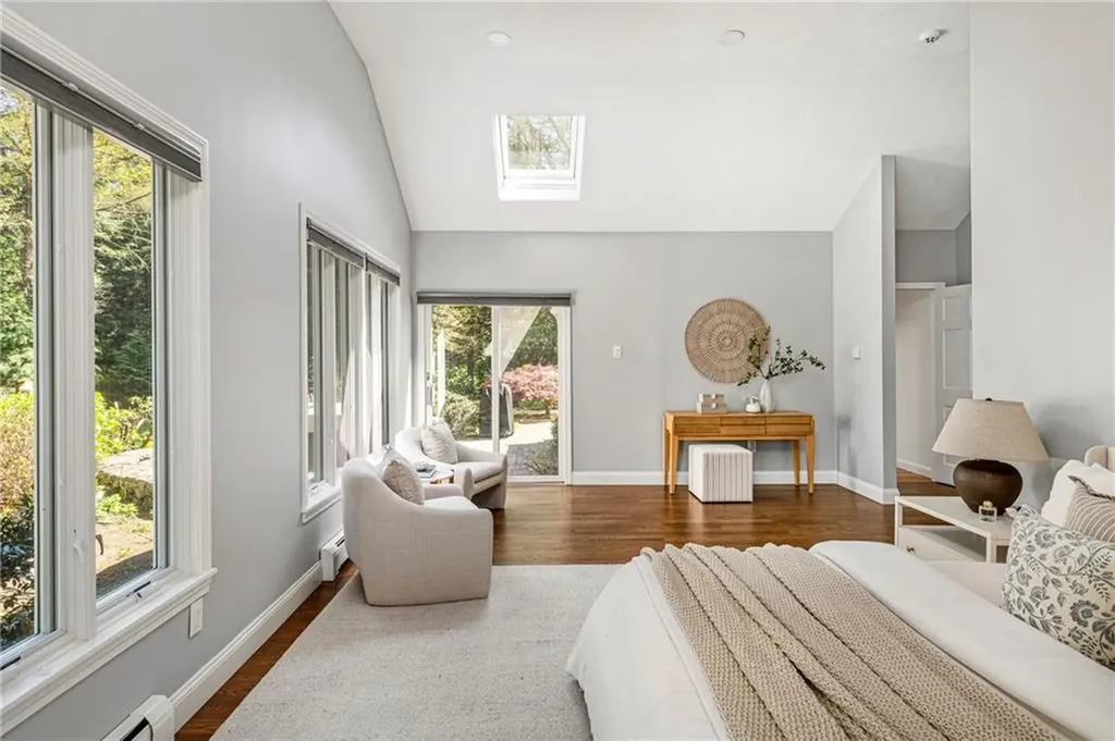8 Harbour Road Barrington RI 02806