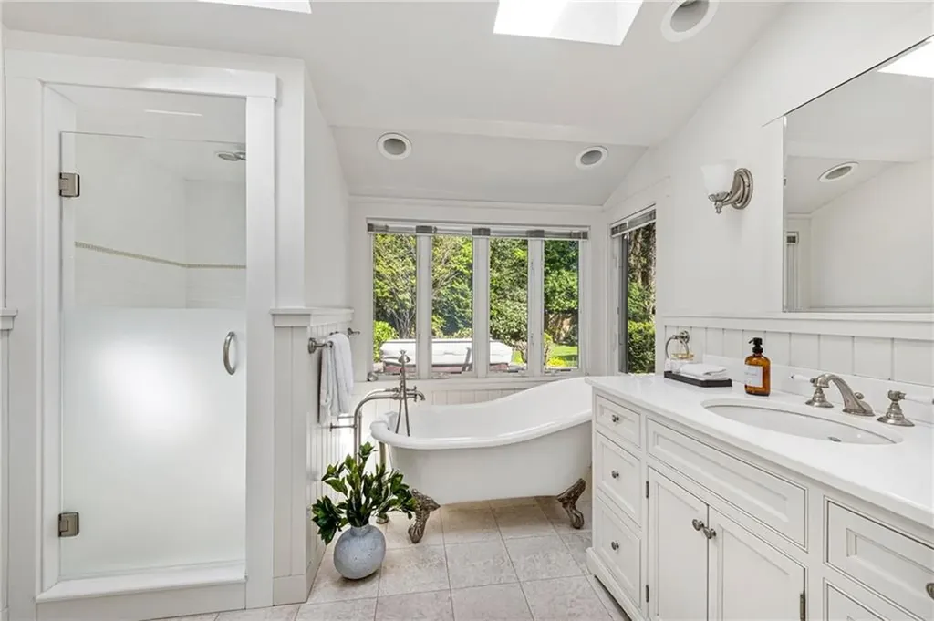 8 Harbour Road Barrington RI 02806