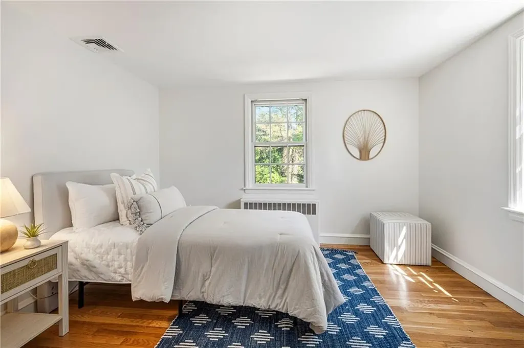 8 Harbour Road Barrington RI 02806
