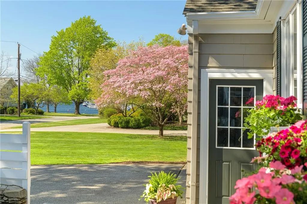8 Harbour Road Barrington RI 02806