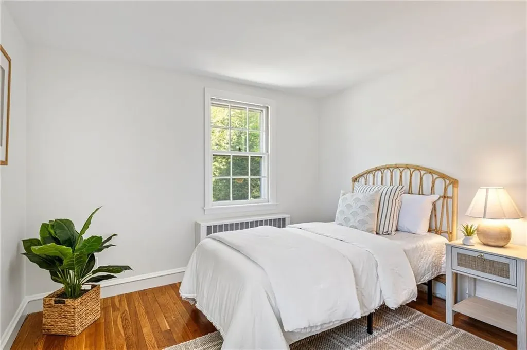8 Harbour Road Barrington RI 02806