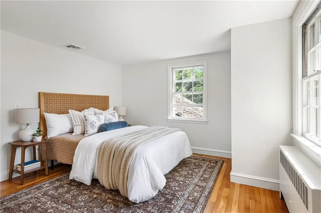 8 Harbour Road Barrington RI 02806