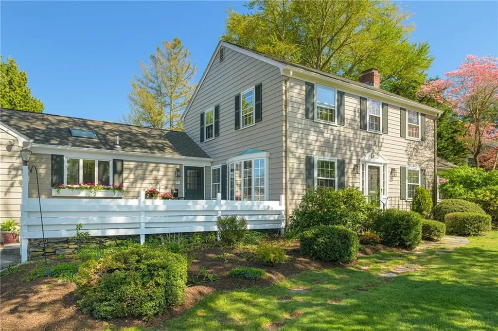 8 Harbour Road Barrington RI 02806