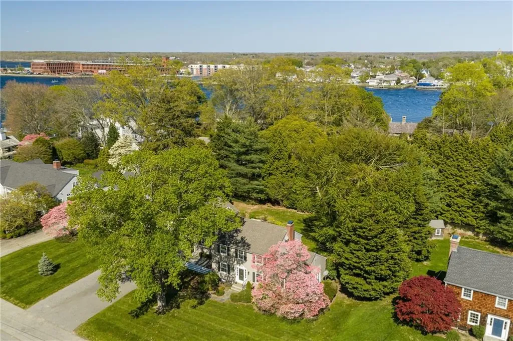 8 Harbour Road Barrington RI 02806