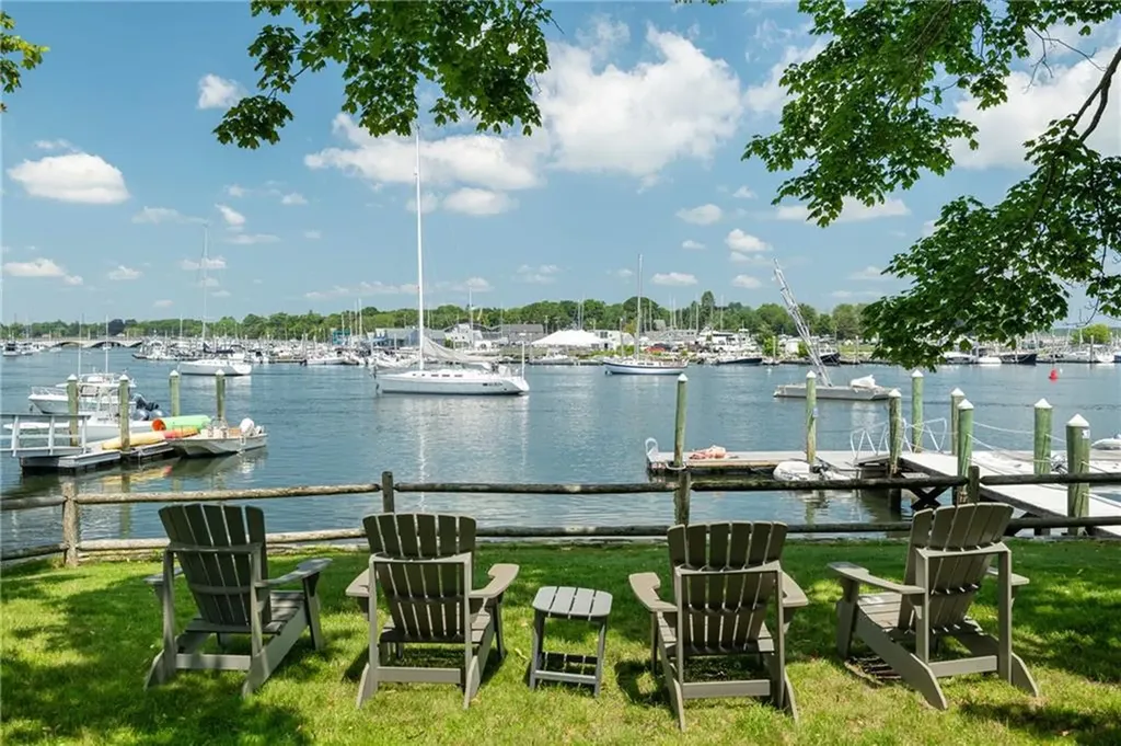 8 Harbour Road Barrington RI 02806