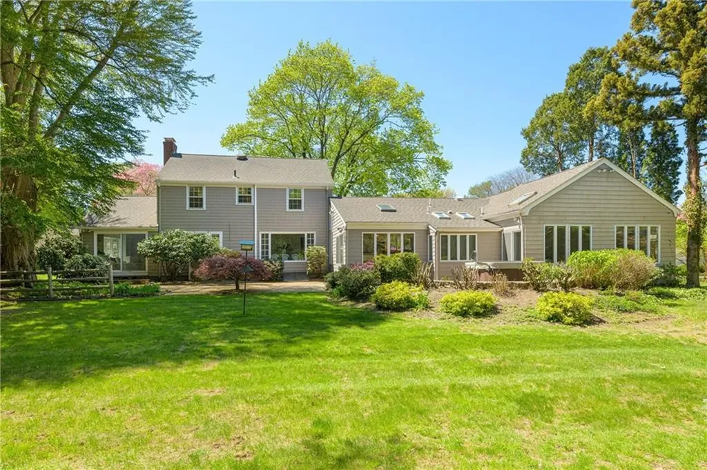 8 Harbour Road Barrington RI 02806
