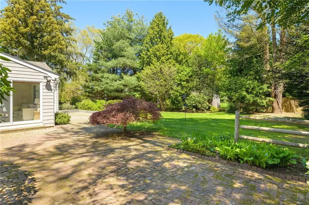 8 Harbour Road Barrington RI 02806
