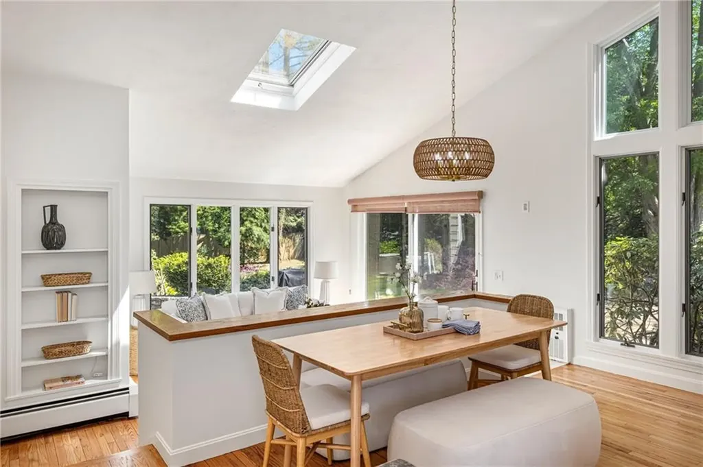 8 Harbour Road Barrington RI 02806