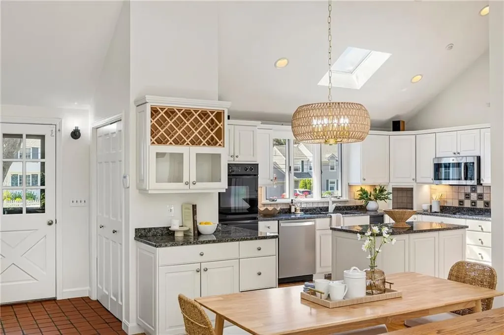 8 Harbour Road Barrington RI 02806