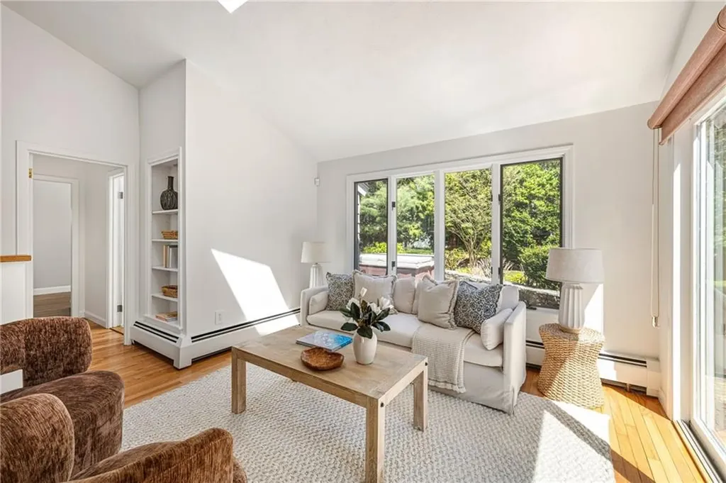8 Harbour Road Barrington RI 02806