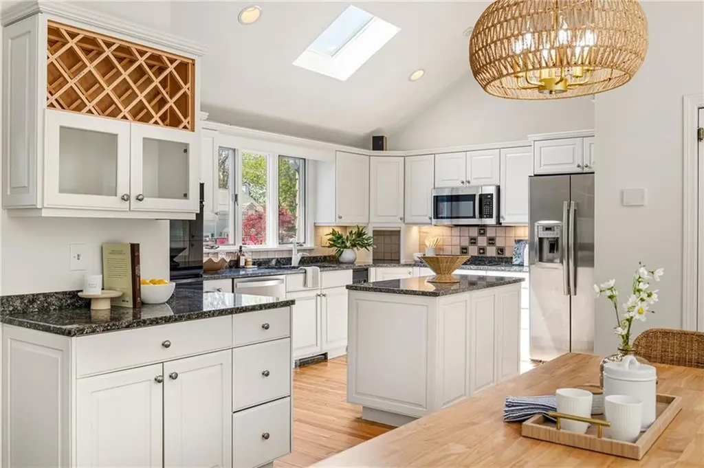 8 Harbour Road Barrington RI 02806