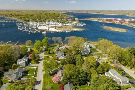 8 Harbour Road Barrington RI 02806