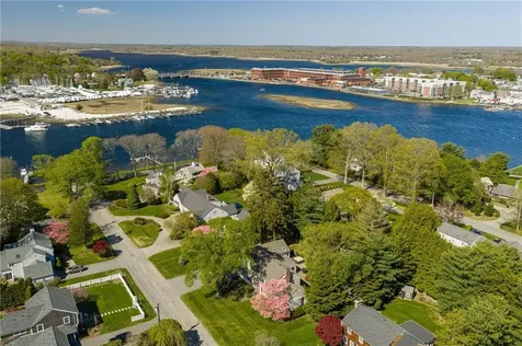 8 Harbour Road Barrington RI 02806