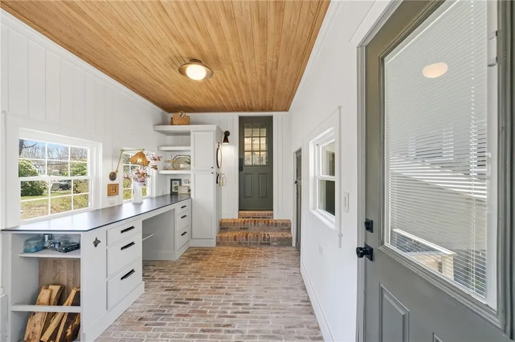 188 Post Road Westerly RI 02891