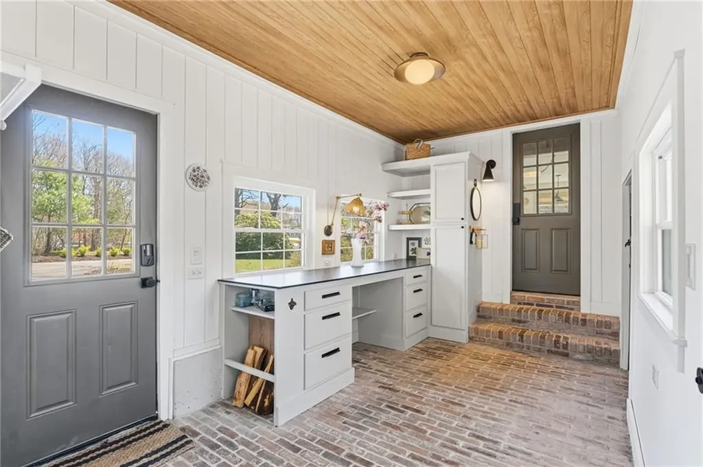 188 Post Road Westerly RI 02891