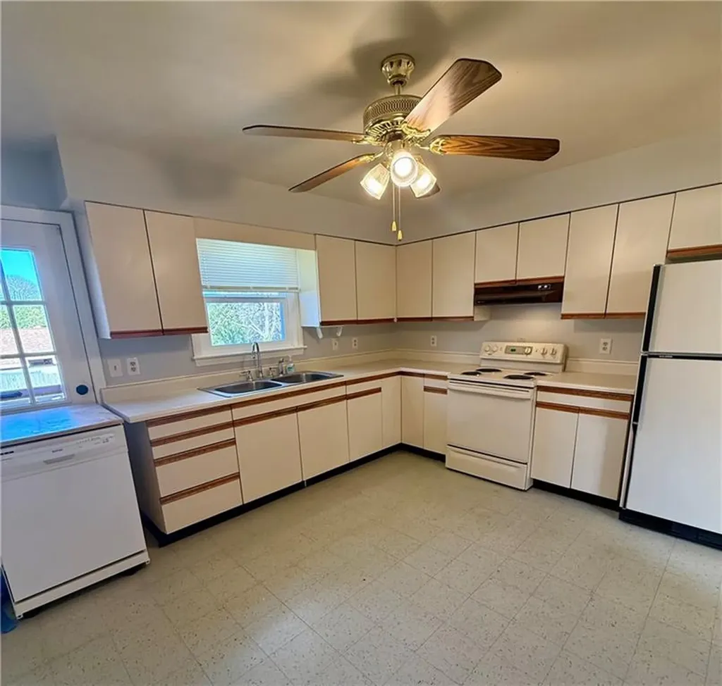 178 Canonchet Drive Portsmouth RI 02871