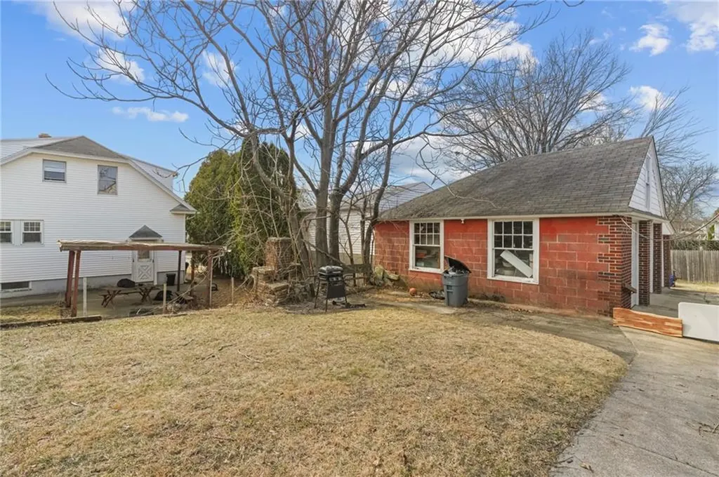 196 Wardlaw Avenue Providence RI 02908