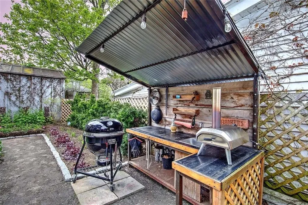 21 Mount Hope Avenue Providence RI 02906