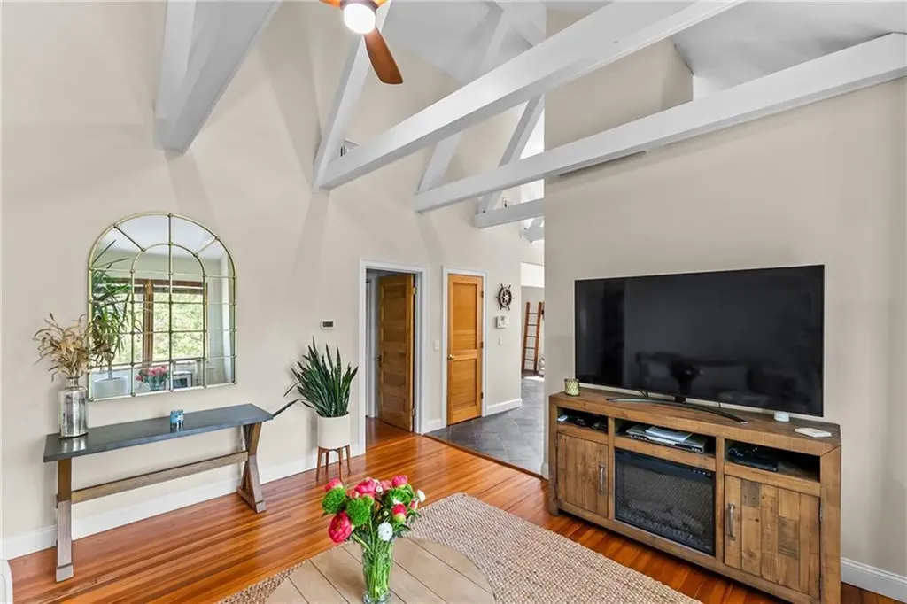 81 Larch Street Providence RI 02906
