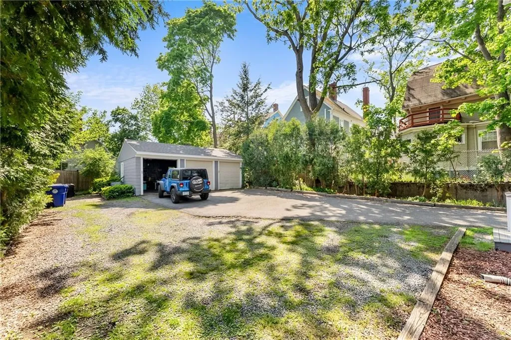 81 Larch Street Providence RI 02906