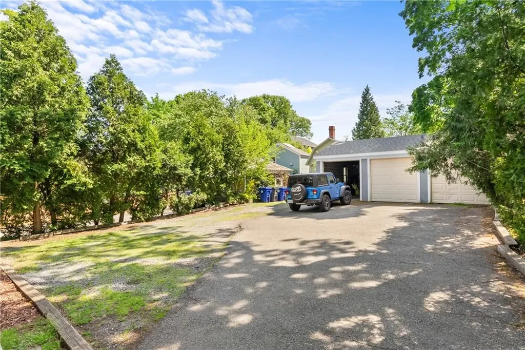 81 Larch Street Providence RI 02906