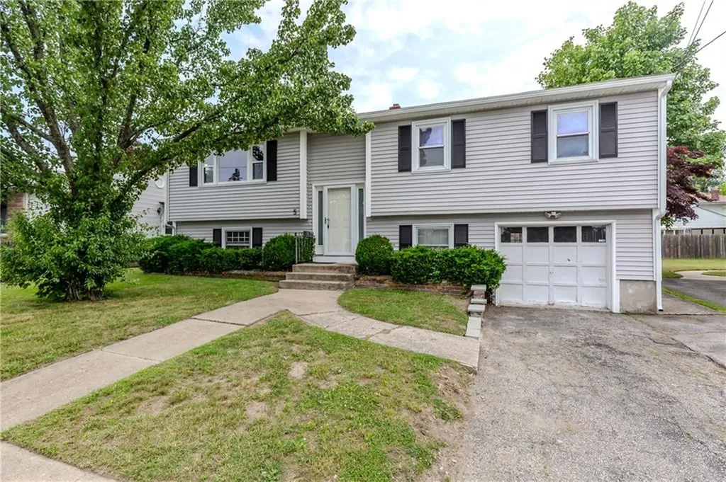 5 Standish Avenue North Providence RI 02911