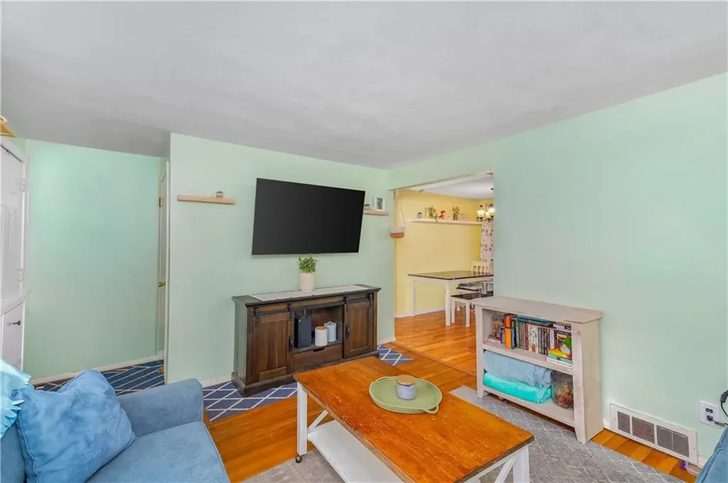 6 Linda Court Coventry RI 02816