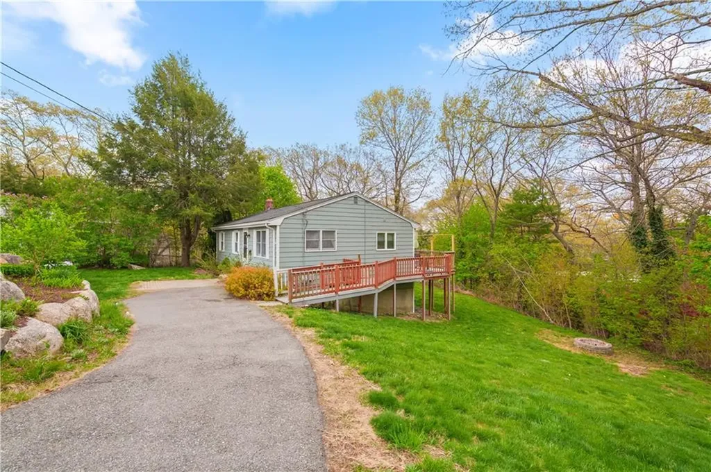 6 Linda Court Coventry RI 02816