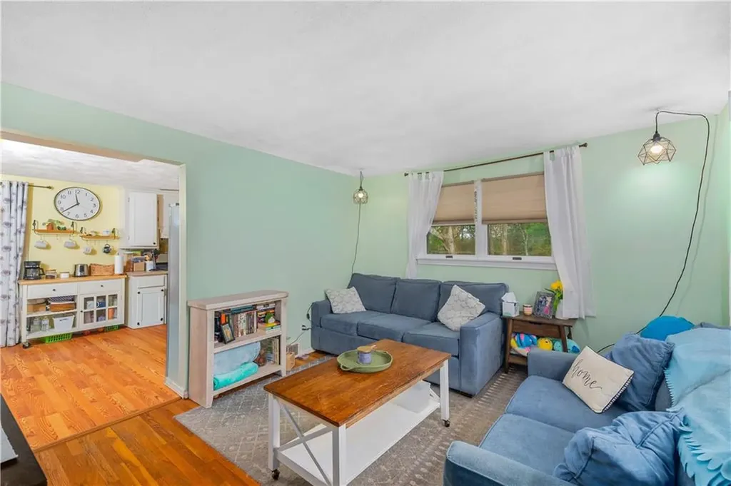 6 Linda Court Coventry RI 02816