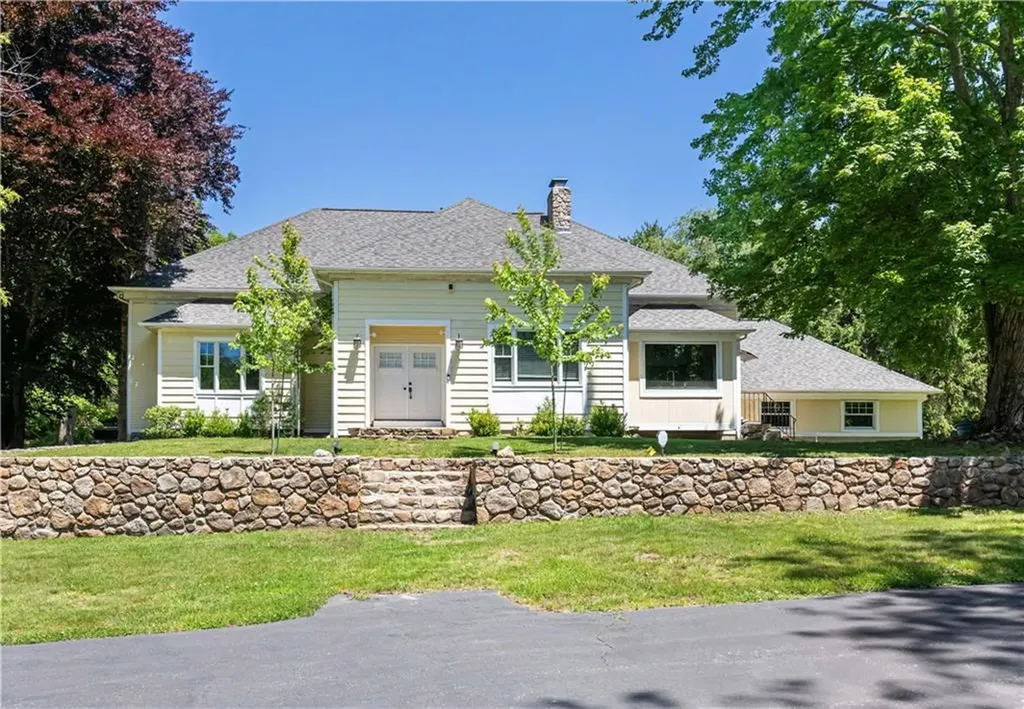 80 Woodbridge Drive East Greenwich RI 02818