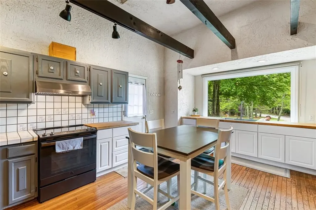 80 Woodbridge Drive East Greenwich RI 02818