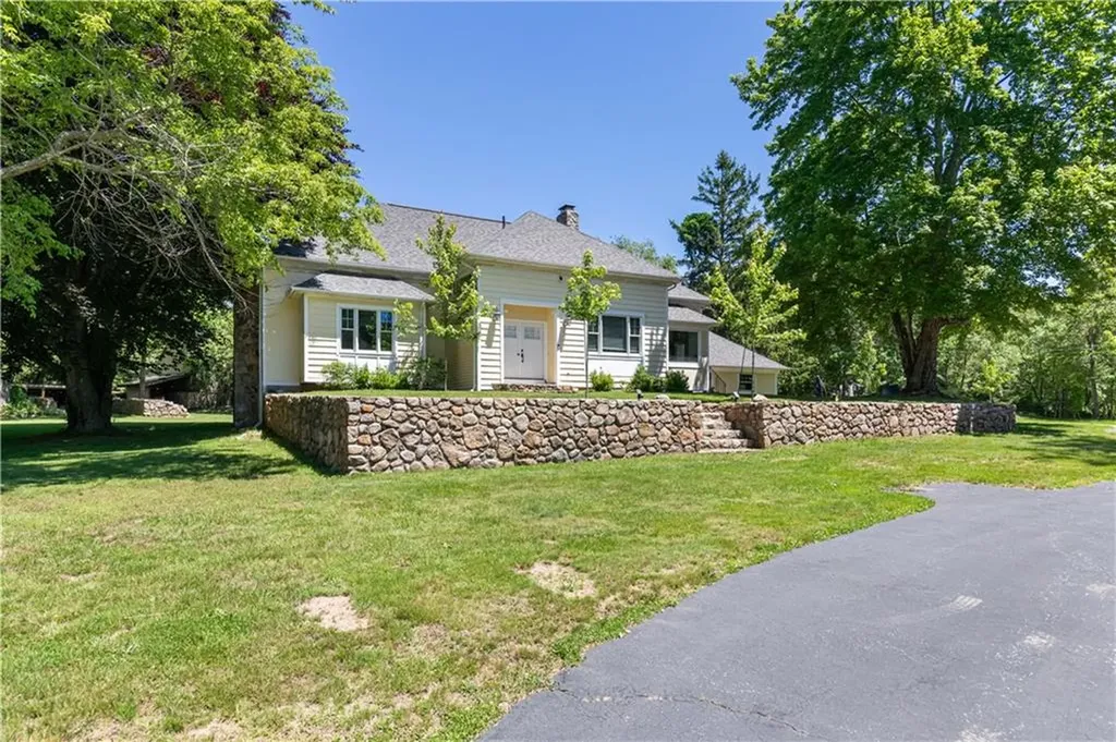 80 Woodbridge Drive East Greenwich RI 02818