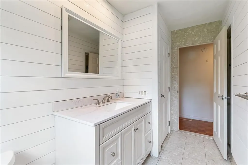 80 Woodbridge Drive East Greenwich RI 02818
