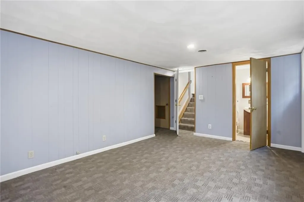 135 Red Chimney Drive Warwick RI 02886
