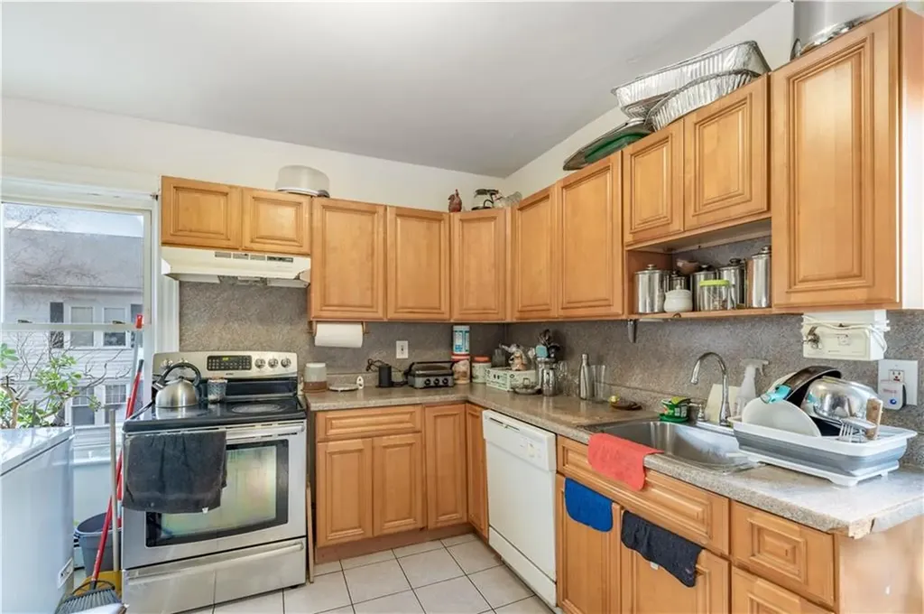 56 58 Oakland Avenue Cranston RI 02910