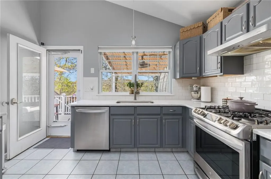 17 Plant Street Cumberland RI 02864