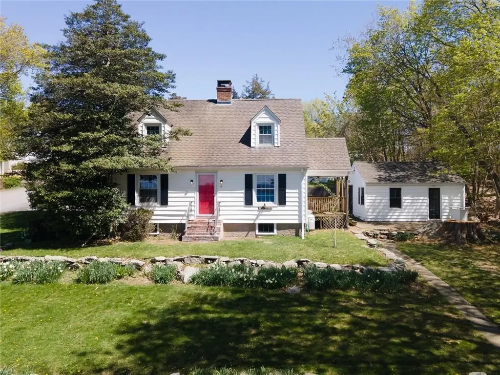6 Miles Avenue Tiverton RI 02878