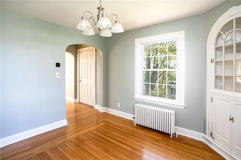 6 Miles Avenue Tiverton RI 02878