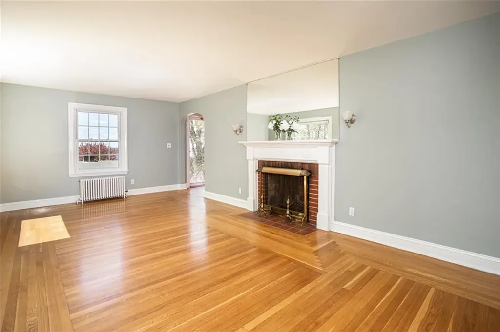 6 Miles Avenue Tiverton RI 02878