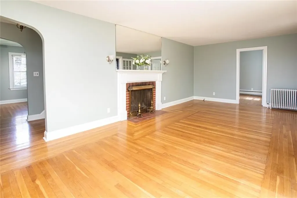 6 Miles Avenue Tiverton RI 02878